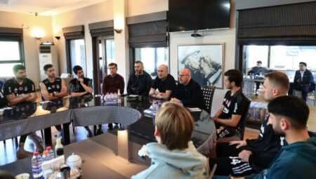 Beşiktaş’tan Fenerbahçe öncesi gruba moral takviyesi