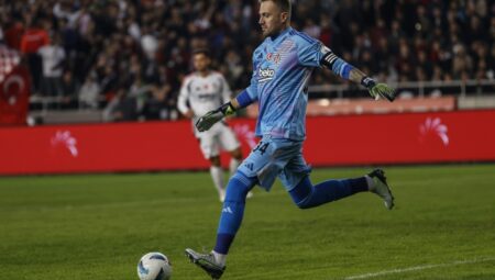 Derbide gözler Mert Günok’ta olacak